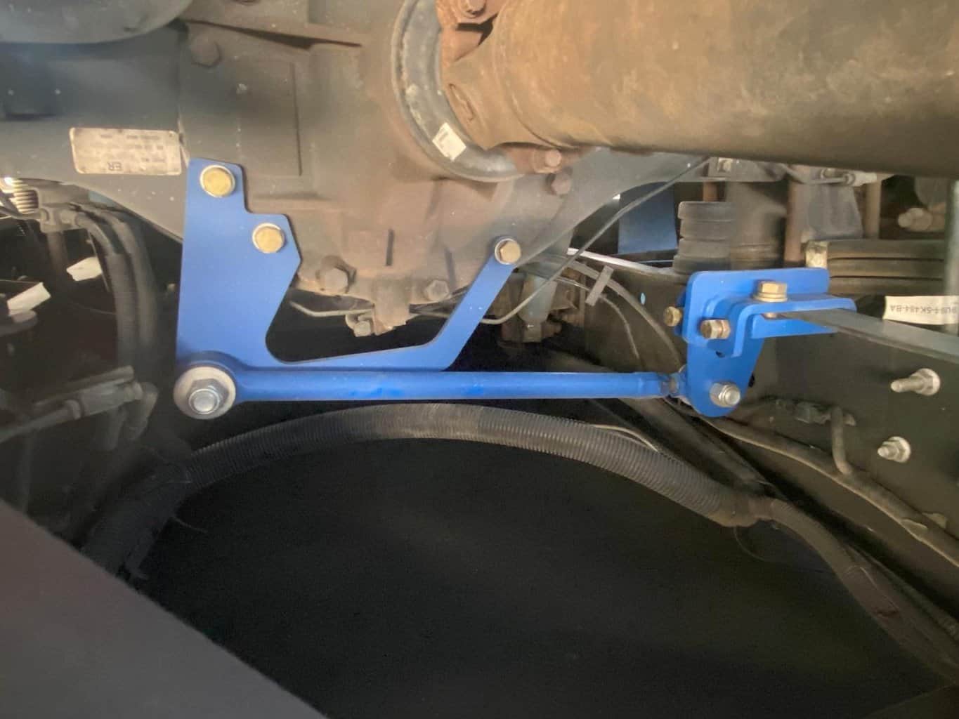 A blue metal arm on a vehicle

Description automatically generated